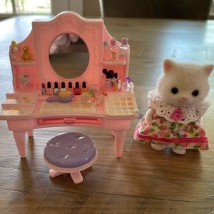 Calico Critters Cosmetic Counter with Nora Persian Cat
